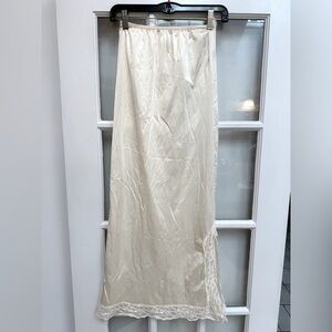 Vintage Montgomery Ward 70’s 80’s Champagne Cream Midi Lingerie Slip Size S M
